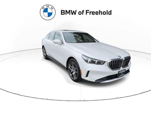 Mineral White Metallic 2026 BMW 530 xDrive