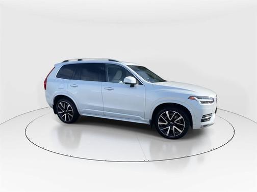 2019 Volvo XC90 T6 Momentum