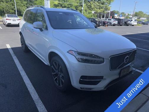 Crystal White Pearl 2016 Volvo XC90 T6 Momentum