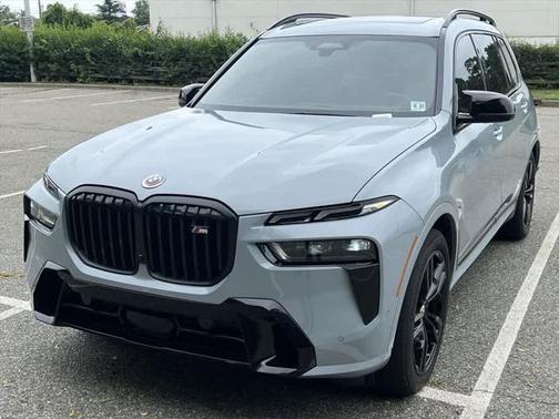2023 BMW X7 M60i