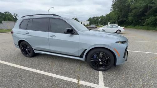 2023 BMW X7 M60i