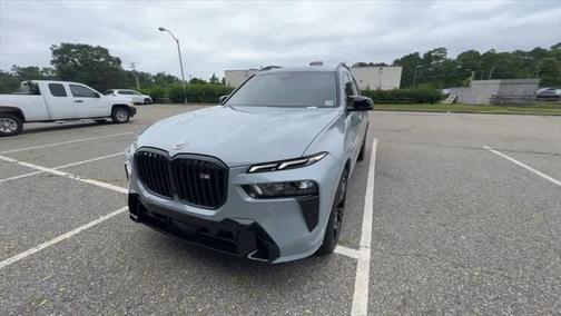2023 BMW X7 M60i