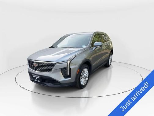 Argent Silver Metallic 2024 Cadillac XT4 Luxury