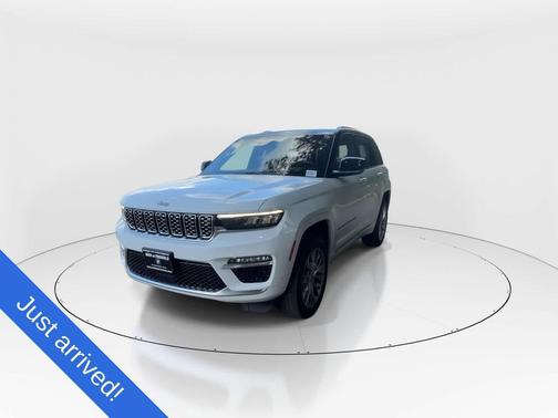 Bright White Clearcoat 2023 Jeep Grand Cherokee Summit