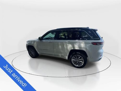 Bright White Clearcoat 2023 Jeep Grand Cherokee Summit