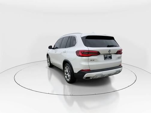 Mineral White Metallic 2023 BMW X5 xDrive40i
