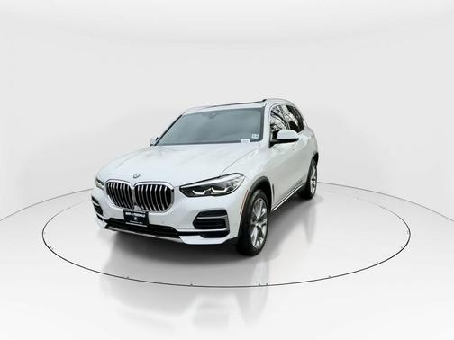 Mineral White Metallic 2023 BMW X5 xDrive40i