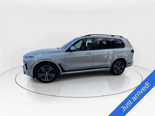 Mineral White Metallic 2023 BMW X7 xDrive40i