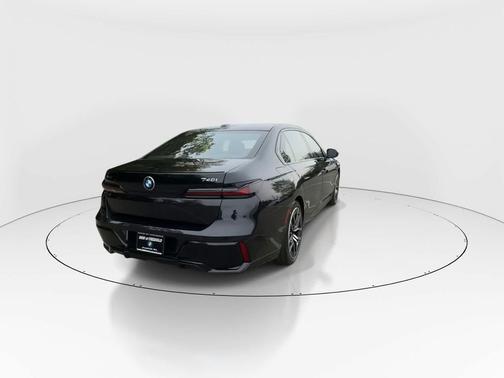 Black Sapphire Metallic 2026 BMW 740 xDrive