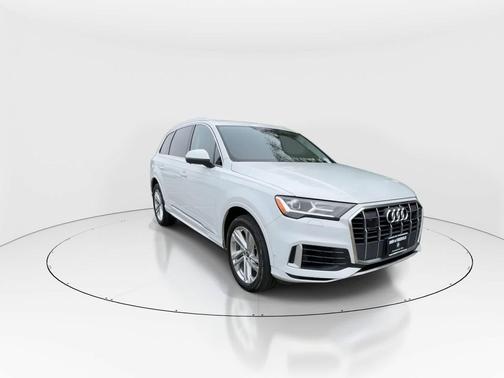 Glacier White Metallic 2022 Audi Q7 55 Premium Plus