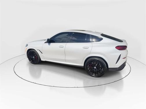 2022 BMW X6 M50i
