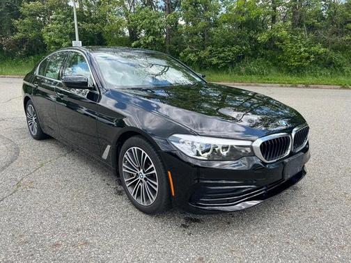 Photo 3 of 30 of 2019 BMW 530 i xDrive