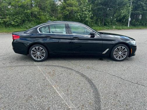 Photo 4 of 30 of 2019 BMW 530 i xDrive