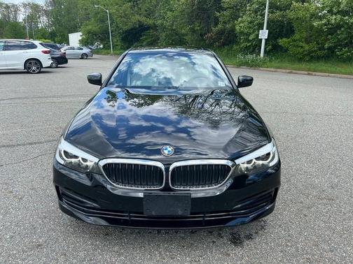 Photo 2 of 30 of 2019 BMW 530 i xDrive