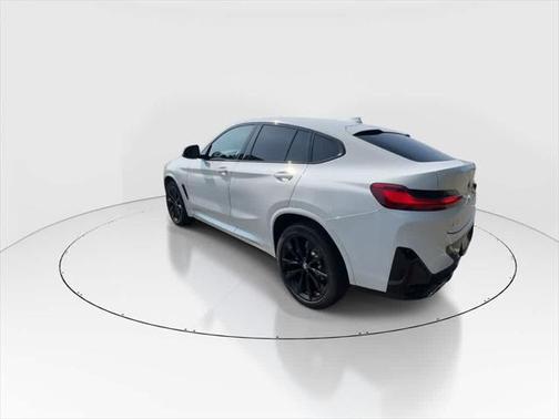 2025 BMW X4 xDrive30i