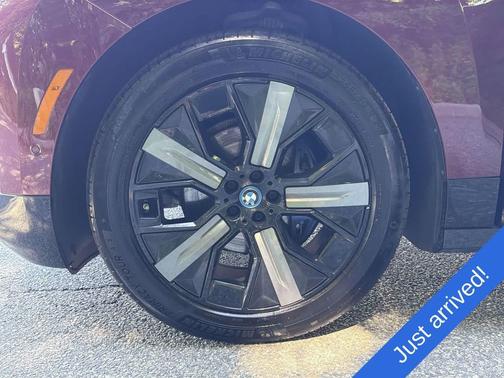 Aventurin Red Metallic 2023 BMW iX xDrive50