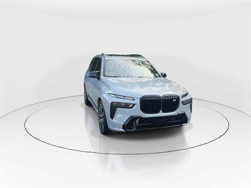 2023 BMW X7 M60i