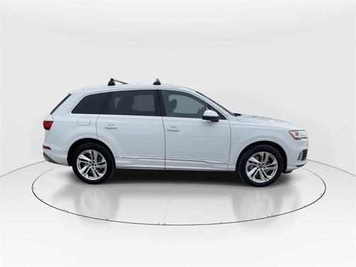 2023 Audi Q7 55 Premium Plus