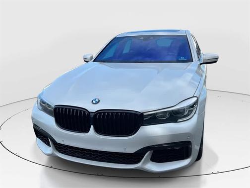 2019 BMW 740 740i