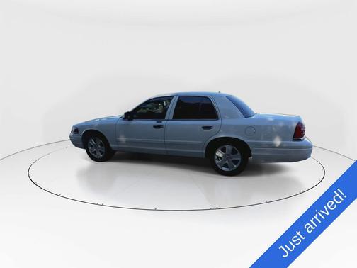 VIBRANT WHITE C/C METALLIC 2011 Ford Crown Victoria LX