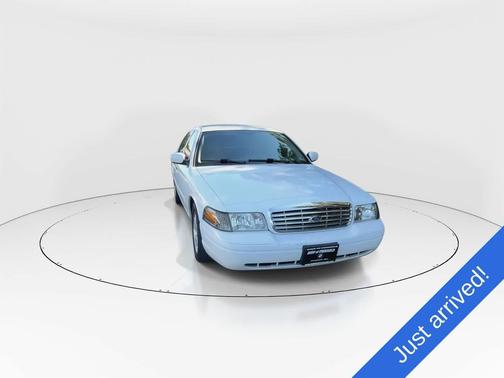 VIBRANT WHITE C/C METALLIC 2011 Ford Crown Victoria LX