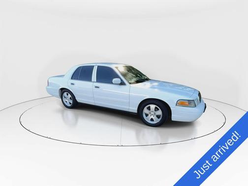 VIBRANT WHITE C/C METALLIC 2011 Ford Crown Victoria LX
