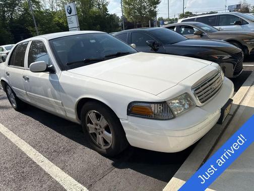 VIBRANT WHITE C/C METALLIC 2011 Ford Crown Victoria LX