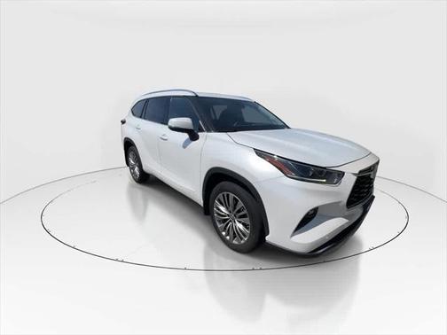 2022 Toyota Highlander Platinum