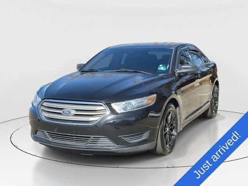 AGATE BLACK 2019 Ford Taurus SE