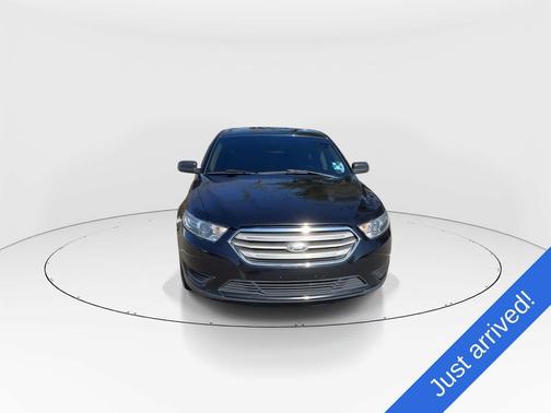 AGATE BLACK 2019 Ford Taurus SE