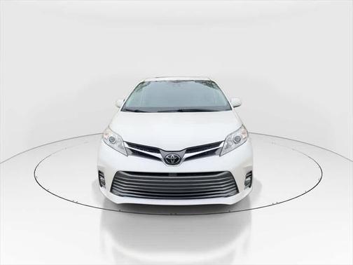 2019 Toyota Sienna XLE Premium