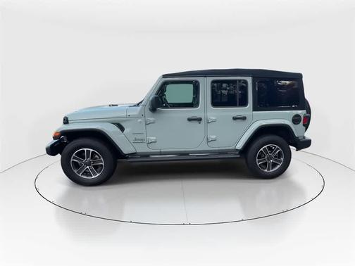2023 Jeep Wrangler 4-Door Sahara 4x4