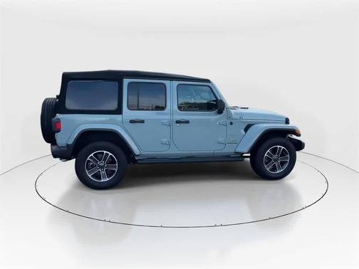 2023 Jeep Wrangler 4-Door Sahara 4x4
