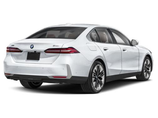 Alpine White 2027 BMW 540 i xDrive