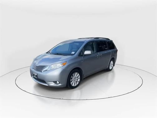 2017 Toyota Sienna XLE