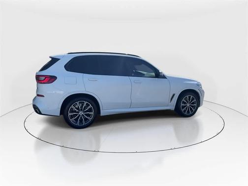 2022 BMW X5 M50i