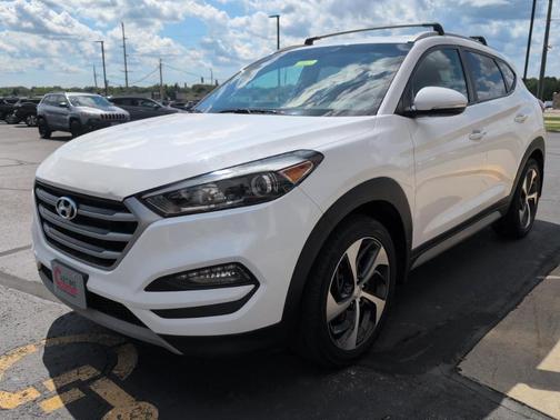 Dazzling White 2017 Hyundai TUCSON Sport