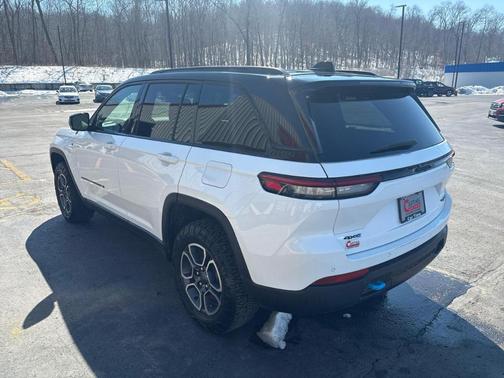 2022 Jeep Grand Cherokee 4xe Trailhawk