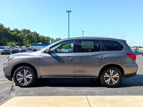 2020 Nissan Pathfinder SL