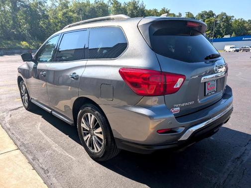 2020 Nissan Pathfinder SL