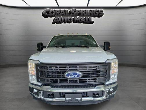 Oxford White 2024 Ford F-250 XL