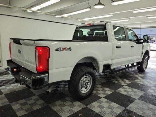Oxford White 2024 Ford F-250 XL