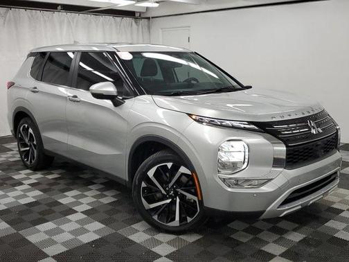 2023 Mitsubishi Outlander SE