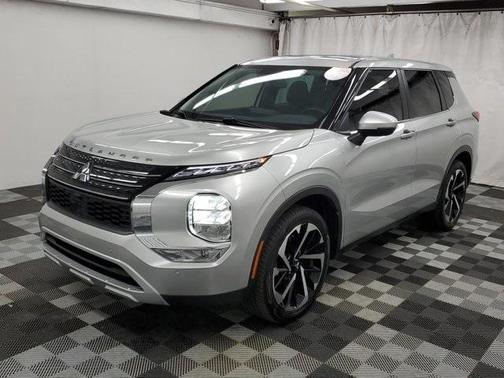 2023 Mitsubishi Outlander SE