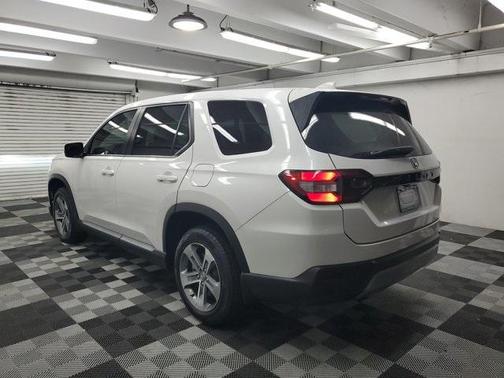 2023 Honda Pilot EX-L 8-Passenger