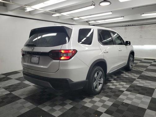 2023 Honda Pilot EX-L 8-Passenger