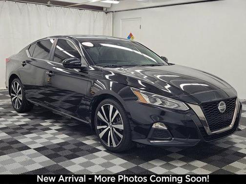 Black 2022 Nissan Altima 2.5 SR