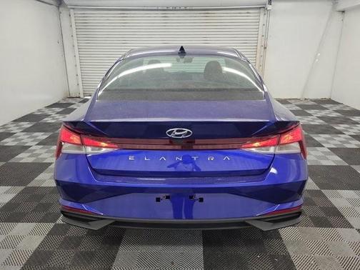 2022 Hyundai ELANTRA SE