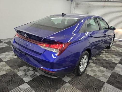 2022 Hyundai ELANTRA SE