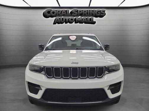 Bright White Clearcoat 2023 Jeep Grand Cherokee Laredo